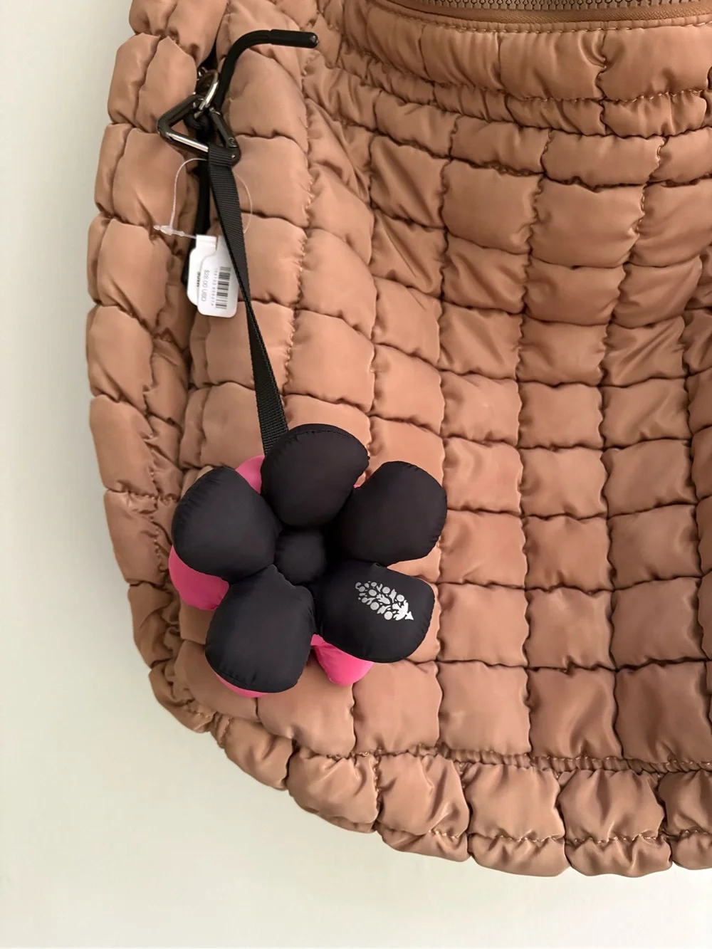 FP Movement Petal Talk Keyring 🔥 black/ bubblegum 🔥NWT!
